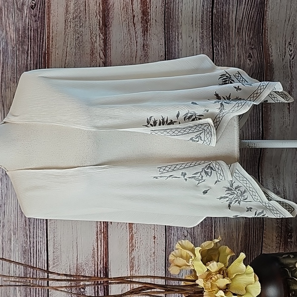 NEW LEAF GARLAND GRAY EMBROIDERED OPEN FRONT KIMONO - Picture 2 of 12